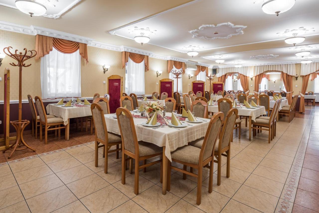 Hotel Bíbic és Tüskevár Étterem és Horgásztó Nyiregyhaza Exterior foto