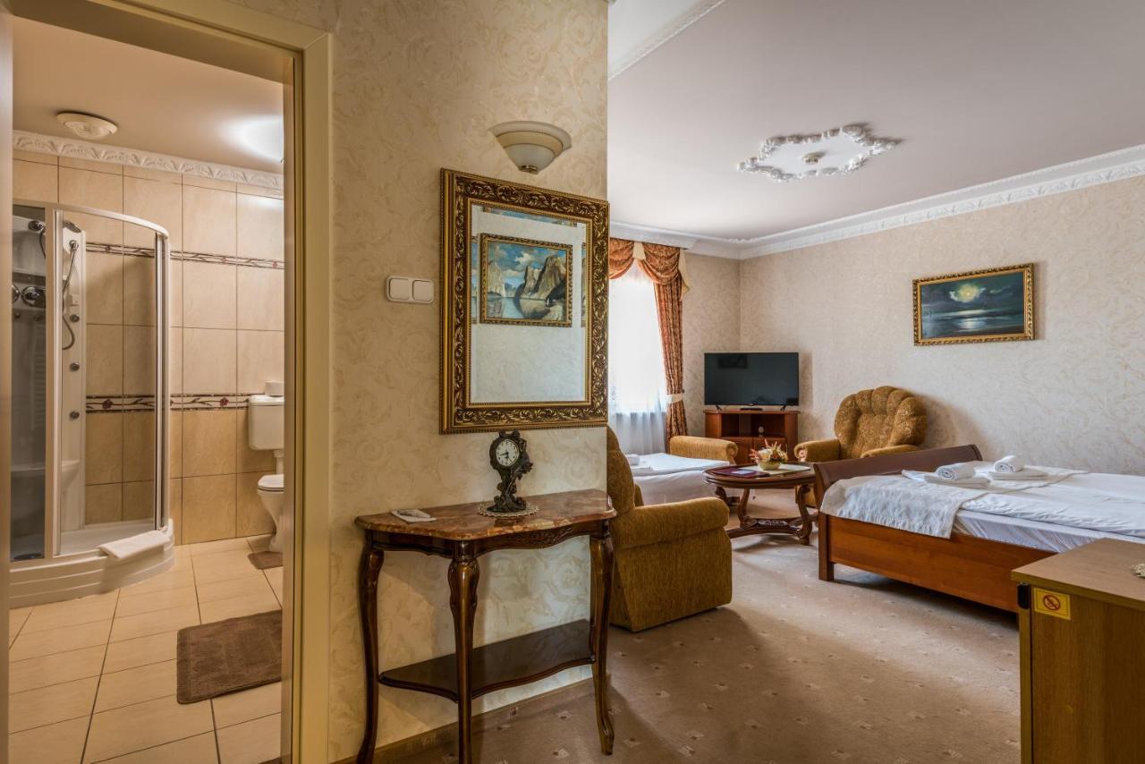 Hotel Bíbic és Tüskevár Étterem és Horgásztó Nyiregyhaza Exterior foto