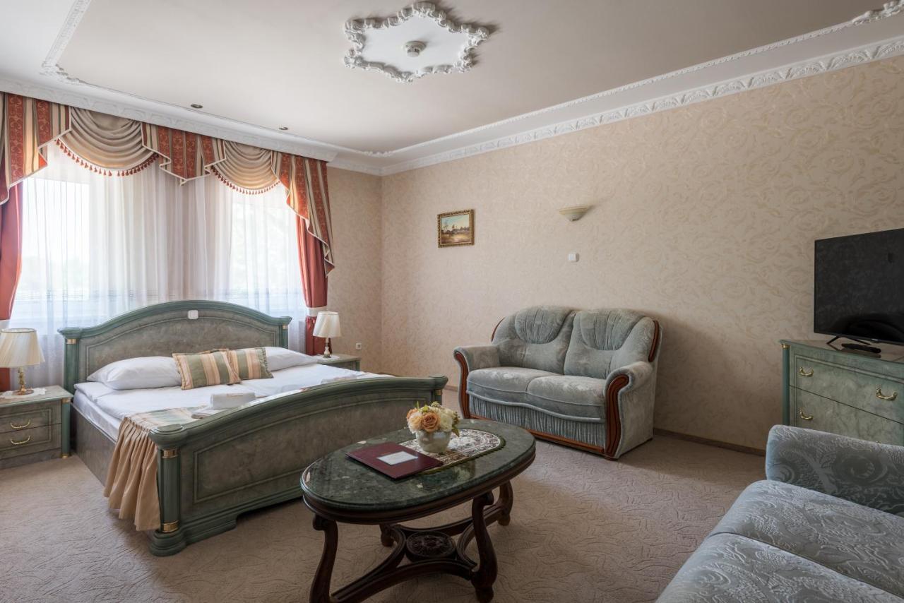Hotel Bíbic és Tüskevár Étterem és Horgásztó Nyiregyhaza Exterior foto