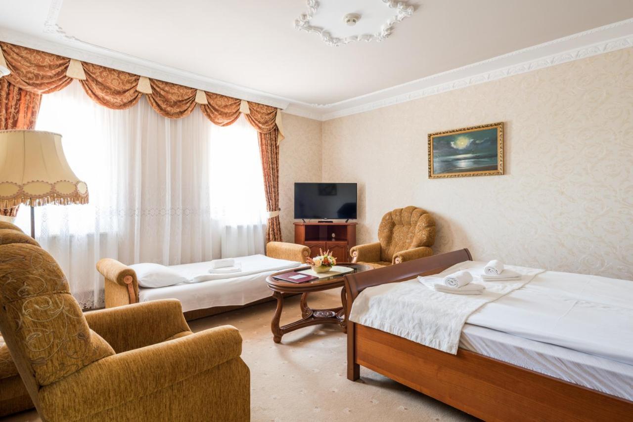 Hotel Bíbic és Tüskevár Étterem és Horgásztó Nyiregyhaza Exterior foto