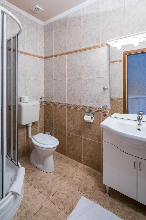 Hotel Bíbic és Tüskevár Étterem és Horgásztó Nyiregyhaza Exterior foto