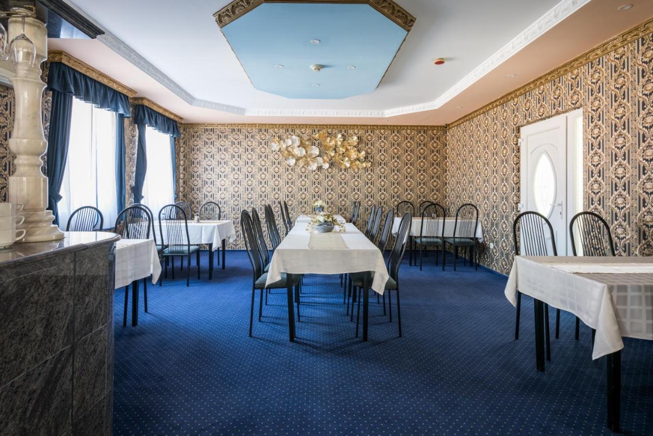 Hotel Bíbic és Tüskevár Étterem és Horgásztó Nyiregyhaza Exterior foto
