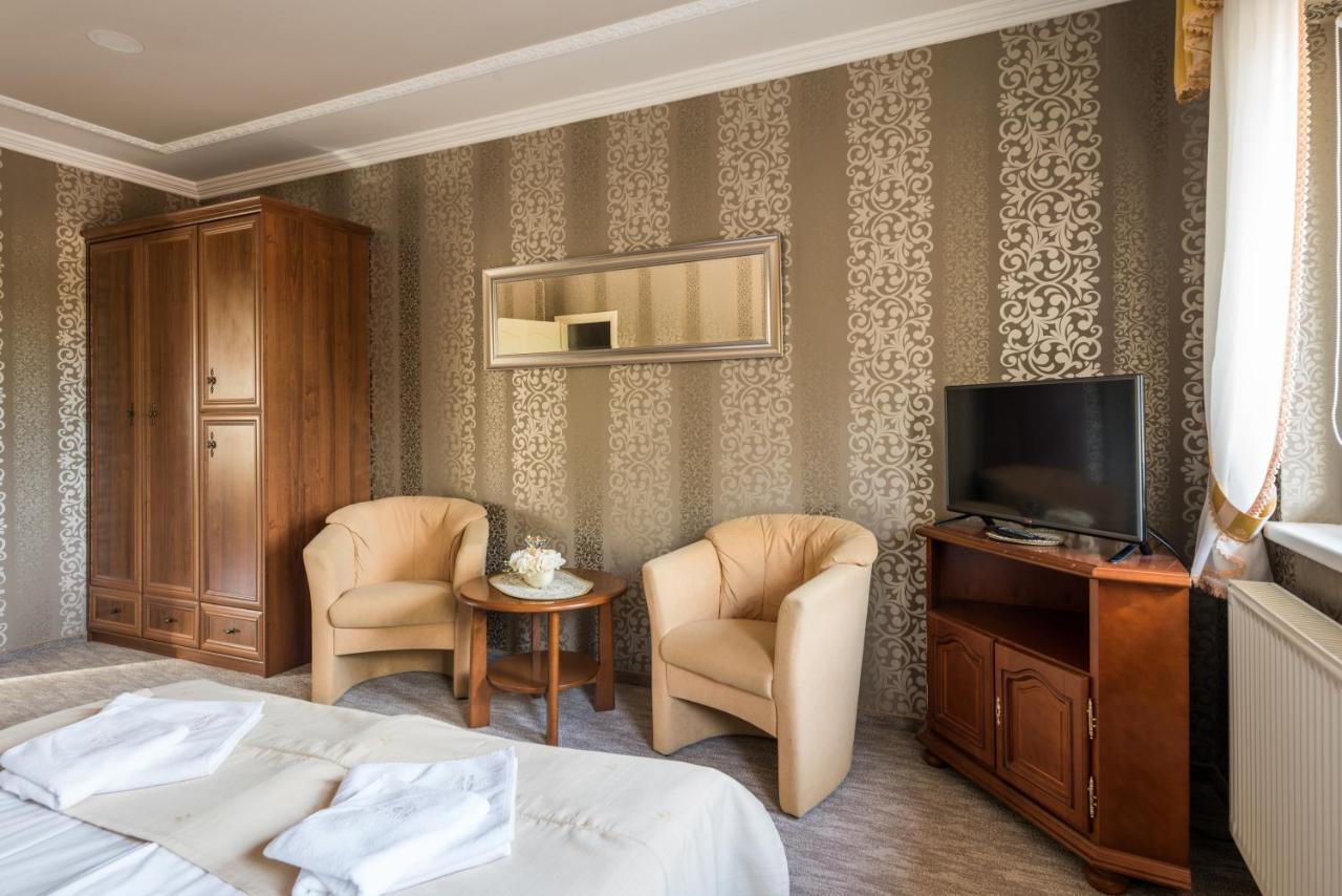 Hotel Bíbic és Tüskevár Étterem és Horgásztó Nyiregyhaza Exterior foto